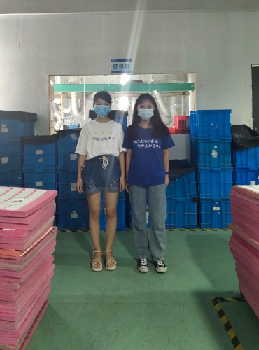 向工厂务工者发手绘口罩 向工厂务工者发手绘口罩