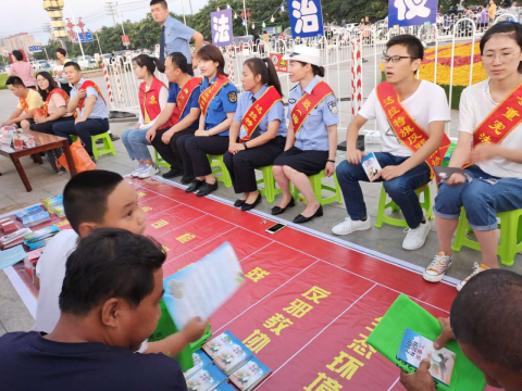 内蒙古鄂尔多斯市达拉特旗利用法治夜市开启地摊式普法及反邪教宣传活动