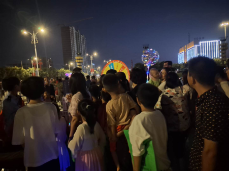 内蒙古鄂尔多斯市达拉特旗利用法治夜市开启地摊式普法及反邪教宣传活动676