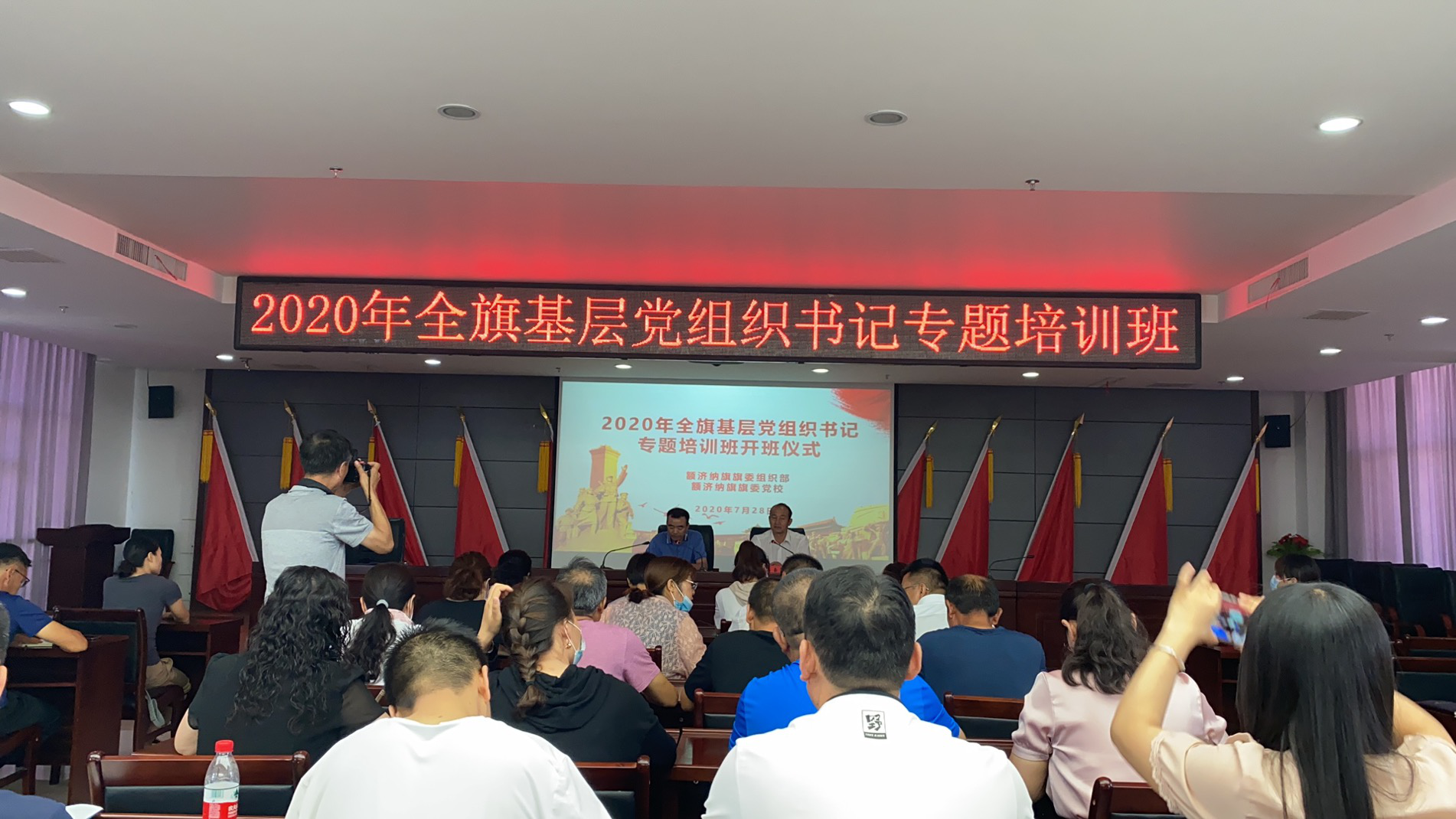 内蒙古阿拉善盟额济纳旗依托基层党组织书记培训带动和加强基层反邪教工作