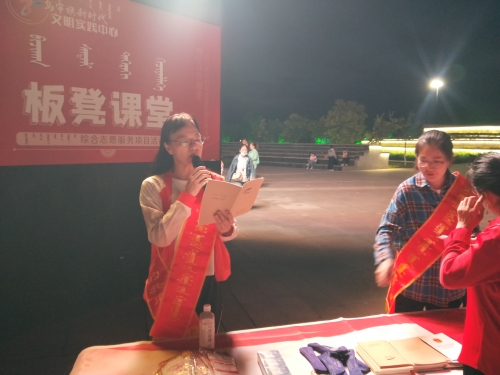 正在宣讲反邪教知识 正在宣讲反邪教知识