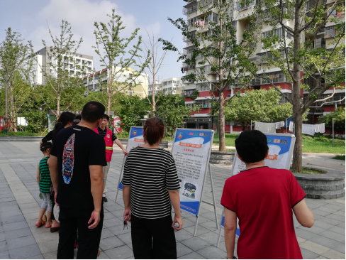 江苏省南京市栖霞区燕子矶街道居民广场集中开展反邪教宣传活动