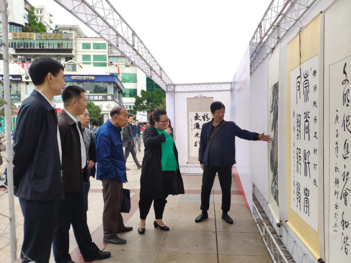 重庆市巫山县开展反邪教书画展览活动
