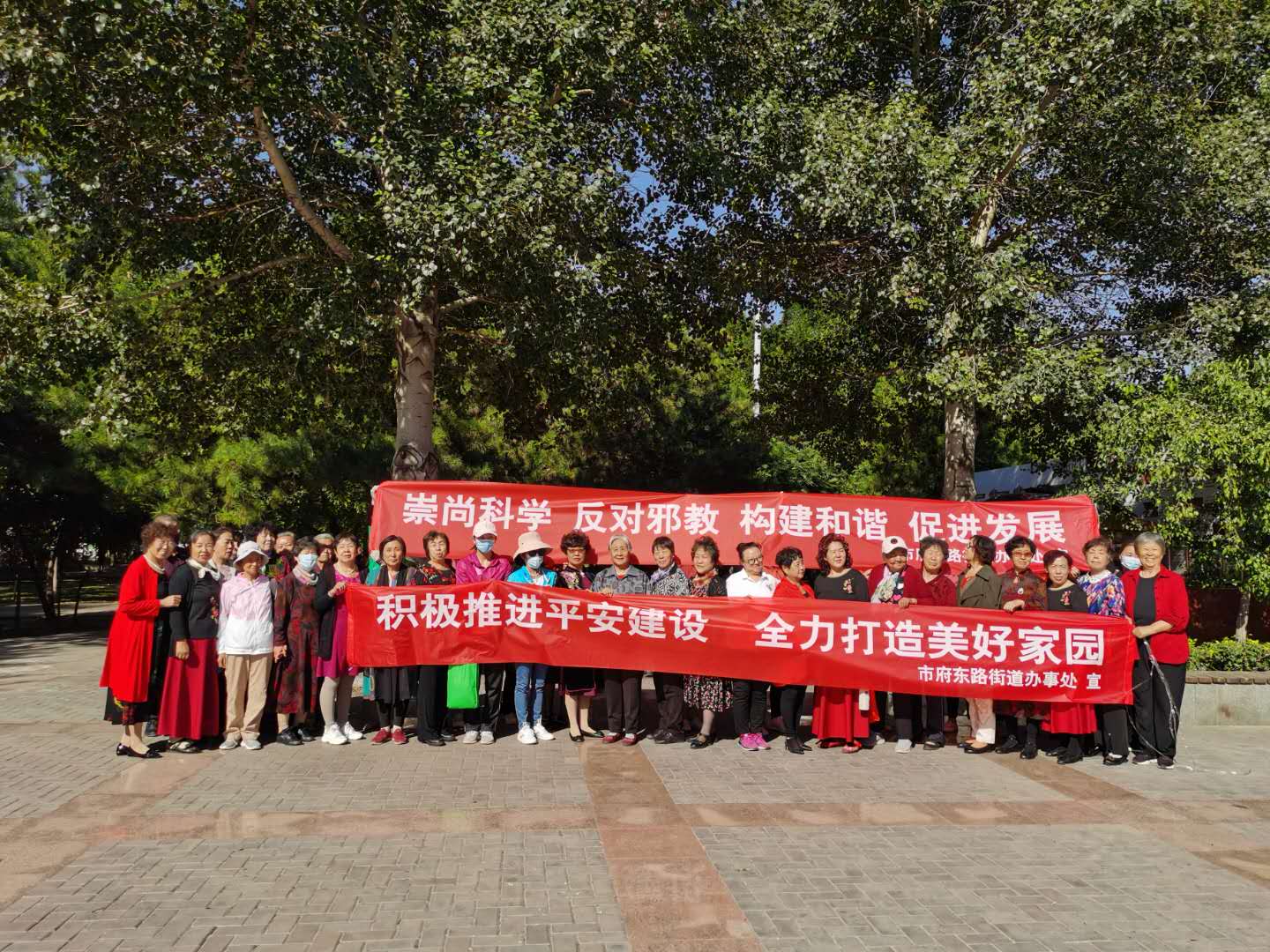 内蒙古昆区反邪教协会在国庆前夕开展“防范邪教侵害，守护平安昆区”反邪教宣传活动