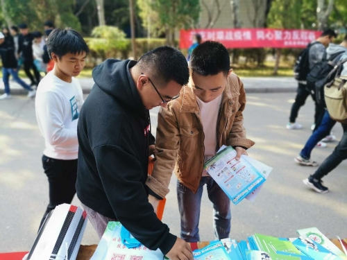 昆区反邪教协会在内蒙古科技大学开展反邪教宣传活动 (5) 昆区反邪教协会在内蒙古科技大学开展反邪教宣传活动 (5)