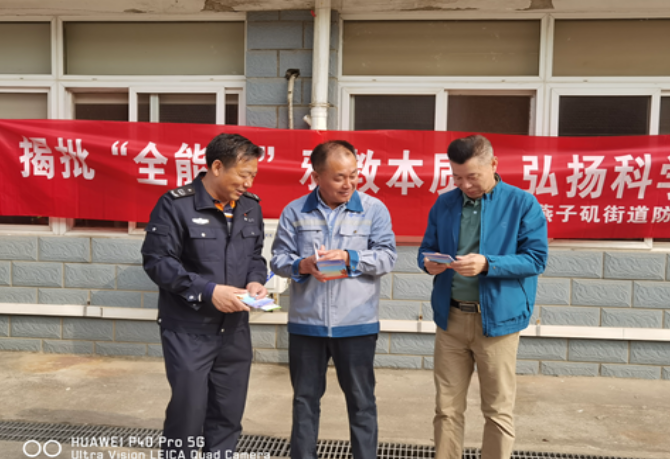 江苏省栖霞区开展反邪教宣传进企业 提高务工人员防范意识