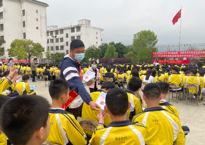 广西武宣县桐岭镇：反邪知识进校园  法治教育入人心