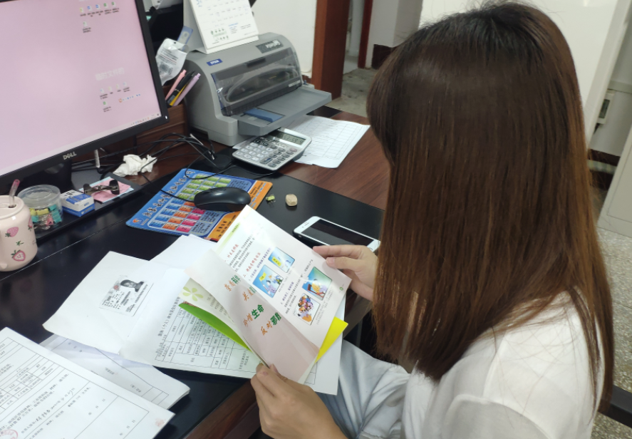 广西柳州市鹿寨县鹿寨镇组织各单位学习反邪教知识