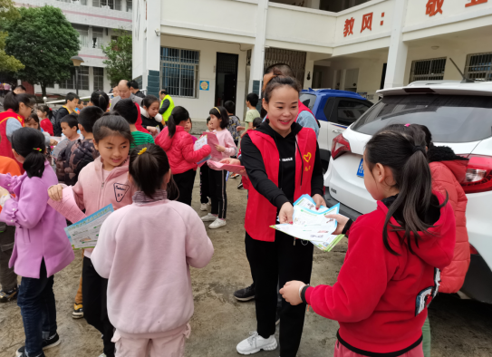 广西忻城县遂意乡开展“抵制邪教、崇尚科学”进校园活动