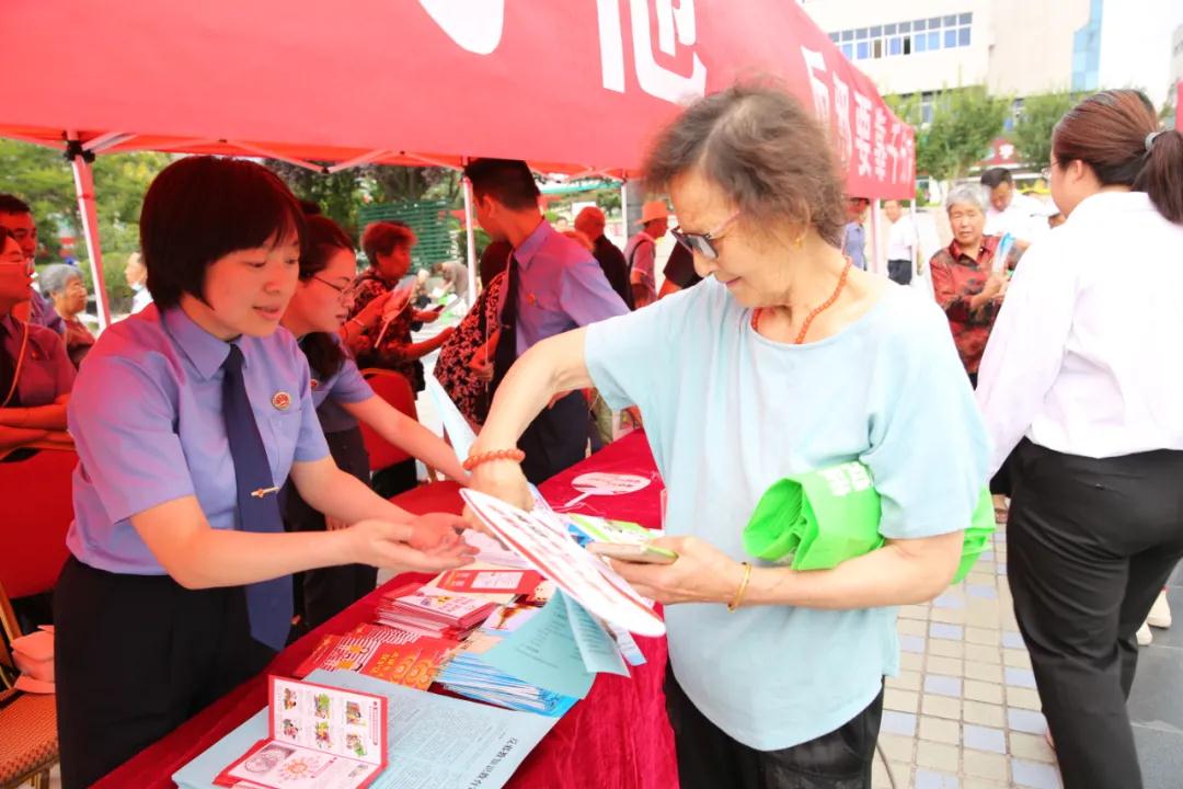 坚决对邪教说“不”--甘肃省检察机关开展反邪教宣传活动