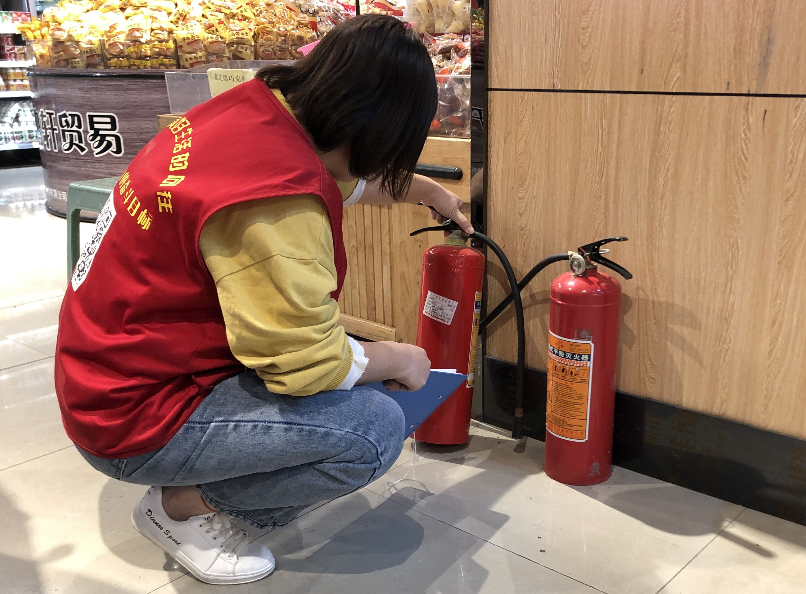 广西柳州市白莲街道宝莲社区开展消防检查暨反邪教禁毒宣传