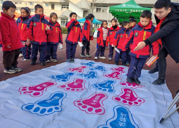 浙江：反邪清风进校园  平安无邪迎新年  --“反邪教流动馆”走进松阳县实验小学