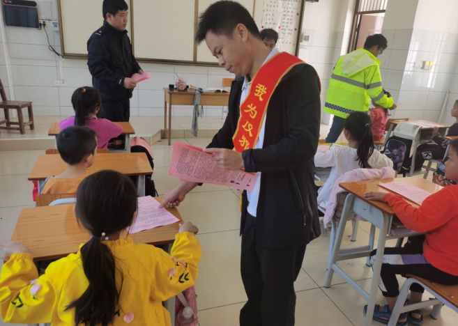 广西忻城县：反邪教警示教育走进乡村校园