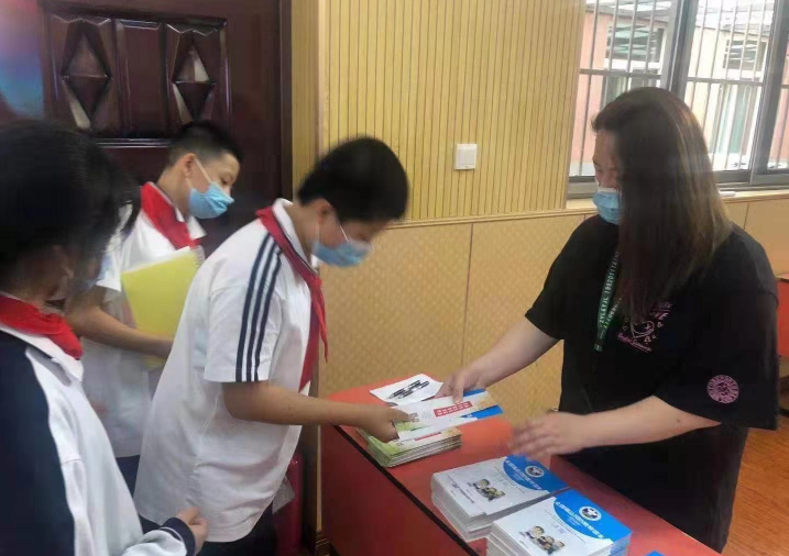 北京市朝阳区八里庄街道开展“远离邪教守护平安”校园警示教育宣传活动