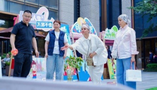 上海外滩这场反邪营地太会玩！ 花开向阳，对邪教说 “不”！