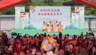 广西贵港：反邪宣传“邂逅”荔枝节