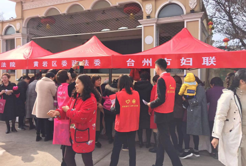 法治新征程   平安进万家--浙江省台州市黄岩区委政法委参加“三八”妇女节平安宣传活动