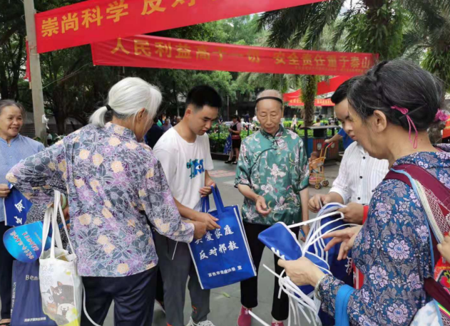广西凌云县：拒绝邪教我在行动 反邪教宣传深入人心