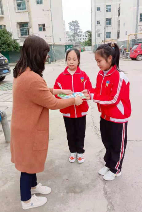 广西柳州市柳北区凤凰社区开展青少年反邪教知识宣传活动