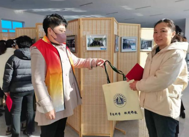 内蒙古吉文森工公司借“三八妇女节”开展反邪教警示教育宣传活动