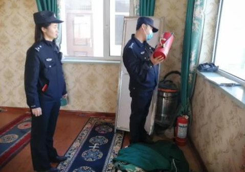 内蒙古额济纳旗公安局利用宗教场所安全大检查强化教职人员反邪教意识