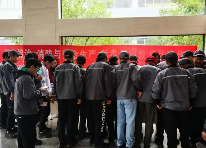 浙江台州黄岩：反邪教宣传进企业 为安全加码