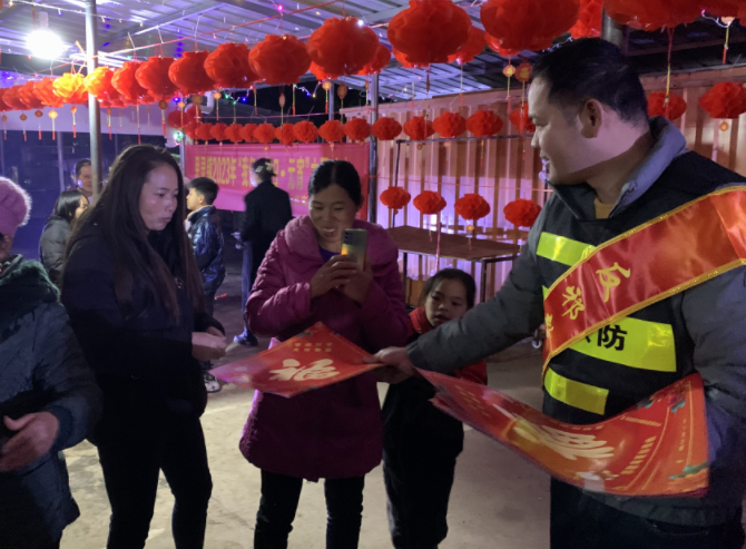 广西武宣县：闹元宵 庆佳节 反邪禁毒宣传齐登场