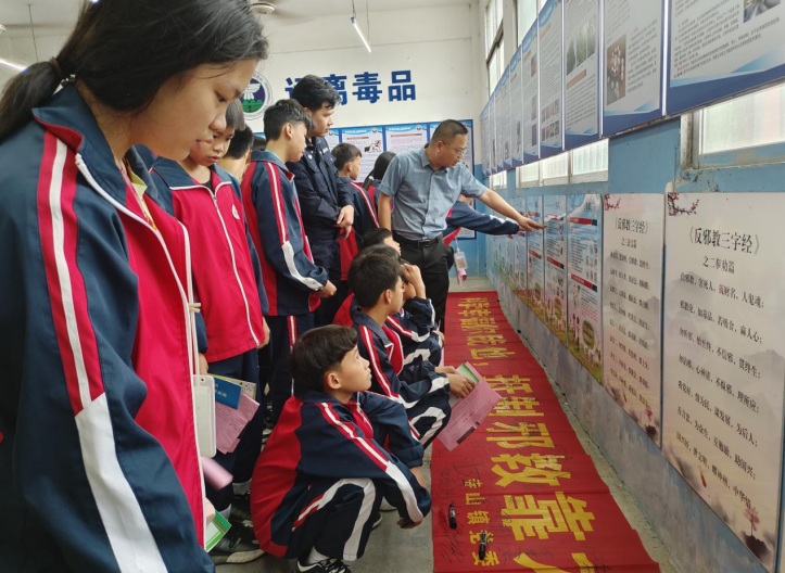 凝聚青春力量 共建反邪防线--广西来宾市兴宾区寺开展“崇尚科学 反对邪教”反邪教警示教育进校园