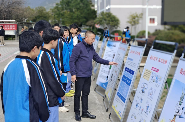 校园安全齐护航 学生身心共呵护--浙江省临海市涌泉镇反邪宣传进校园活动