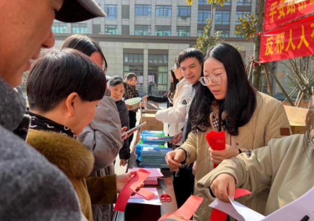反邪人人有责 维安家家有益 --浙江省台州市路桥区开展反邪教宣传进“机关”活动