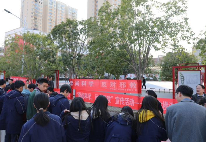 湖北省咸宁市组织开展反邪教警示教育宣传进校园