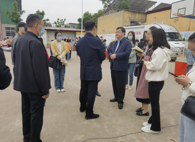 惠民好戏颂党恩“科普大集”润民心--河南省许昌市科协开展反邪教科普戏曲下乡志愿服务活动