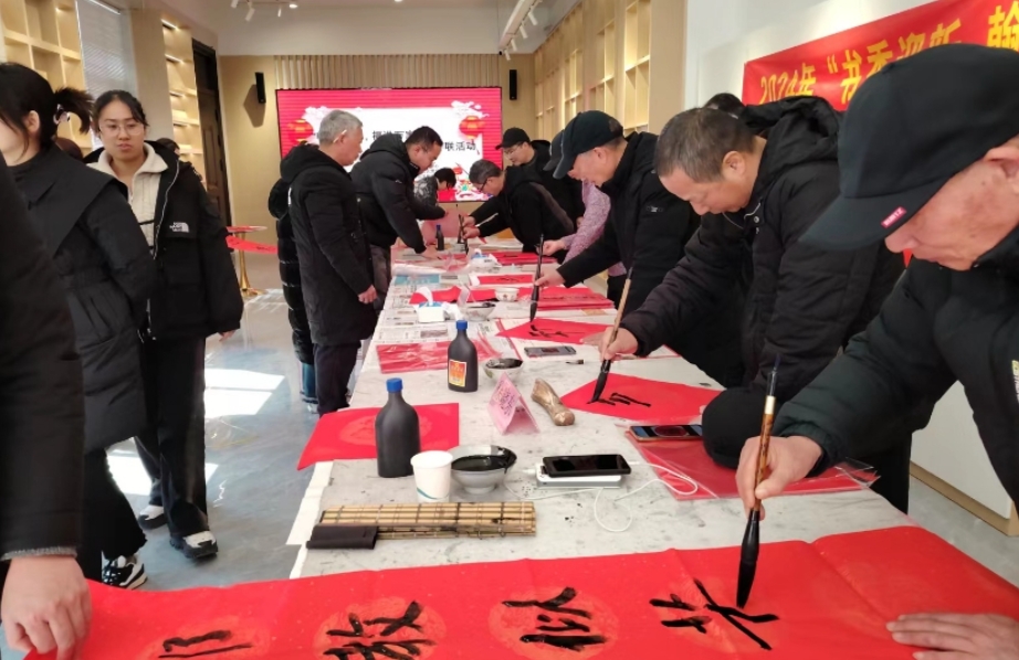 讲座宣传 翰墨送幅--浙江省东阳市开展反邪教书法文艺志愿服务下基层活动