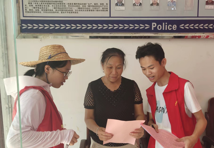 广西百色市乐业县雅长乡开展“远离邪教 倡导新风”反邪教宣传活动