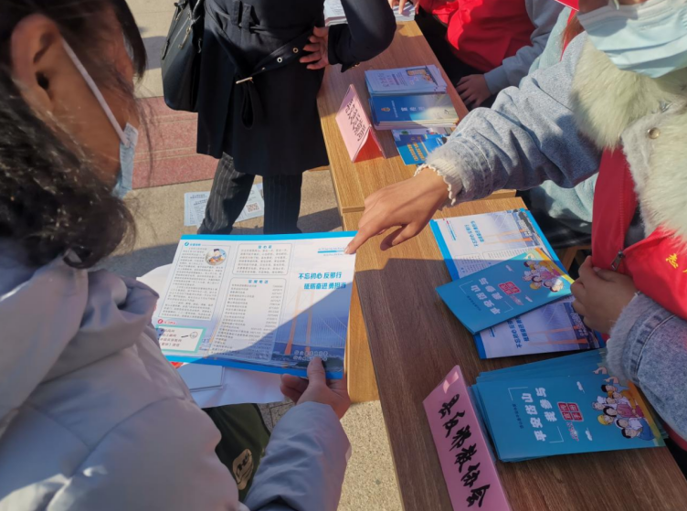 浙江省岱山县借力“12.4”国家宪法日开展反邪教宣传活动