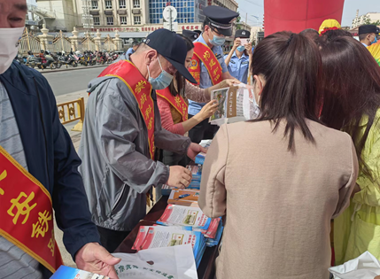 内蒙古巴彦淖尔市临河区反邪教协会联合市、区两级铁路护办开展反邪教宣传活动