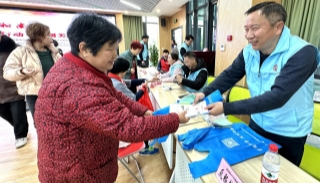 上海崇明：传承雷锋精神 夯实反邪防线