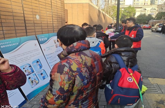 浙江省杭州市拱墅区朝晖街道开展“童真无邪，小手牵大手”反邪宣传进校园活动