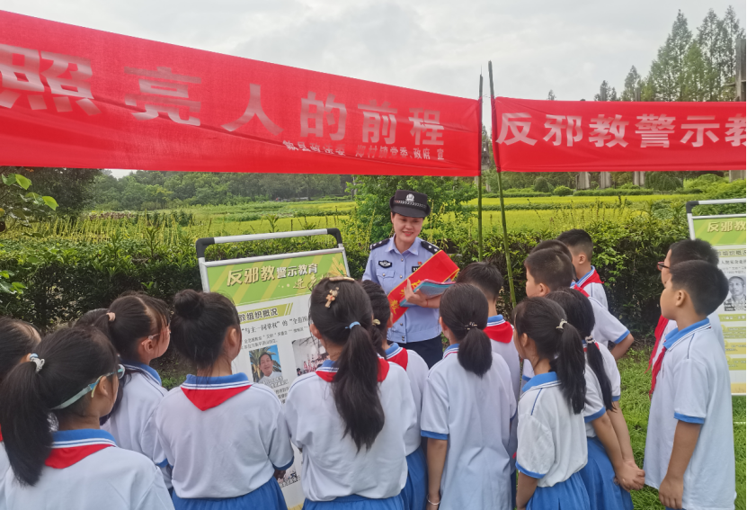 安徽歙县：警示教育进乡村 古建群中话反邪