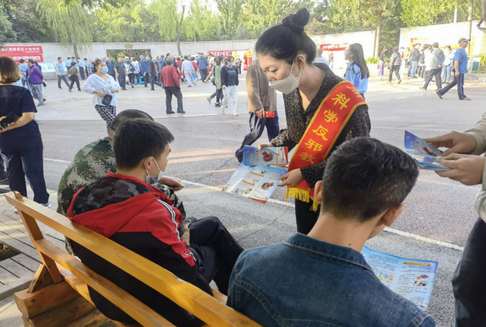 内蒙古乌海市海勃湾区委政法委开展反邪教文明实践活动
