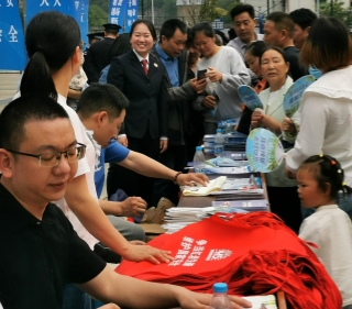 重庆城口以庆“五一”为契机开展防邪反邪宣传活动