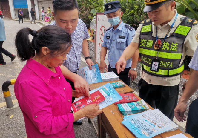 重庆市合川区在开学季深入校园开展反邪教宣传