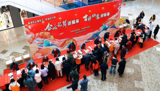 上海崇明：笔墨凝香增年味 反邪春联添正气
