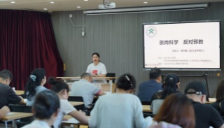 浙江杭州西湖大学生普法实践队走进社区开展反邪宣