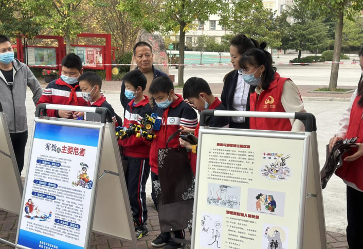 “科学幸福你我他，抵制邪教靠大家”--贵州省贵阳市乌当区科协开展反邪教宣传进校园活动