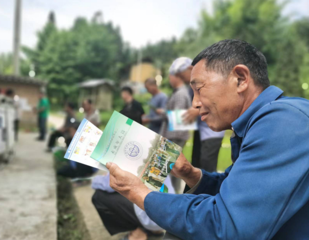 贵州省黎平县开展科普大篷车进农村反邪教科普宣传教育活动