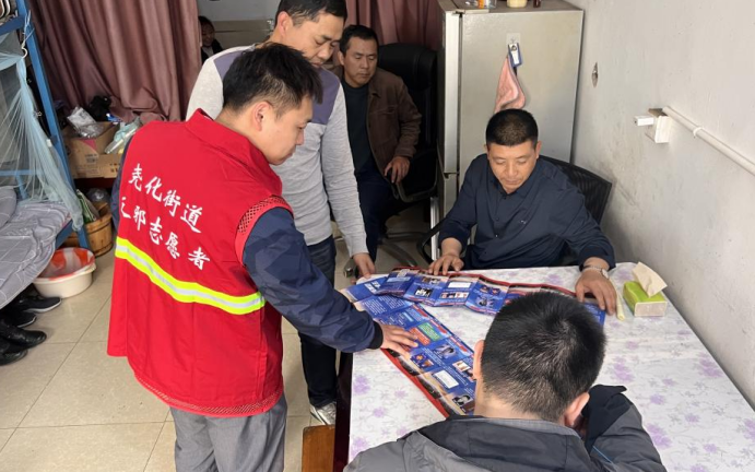 反邪宣传进企业  筑牢反邪防火墙--南京市栖霞区政法委、司法局开展普法、反邪宣传活动