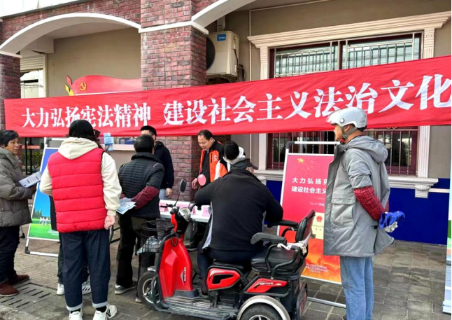 弘扬宪法精神 揭批邪教本质--上海市崇明区依托“宪法宣传周”深入开展反邪教宣传教育活动
