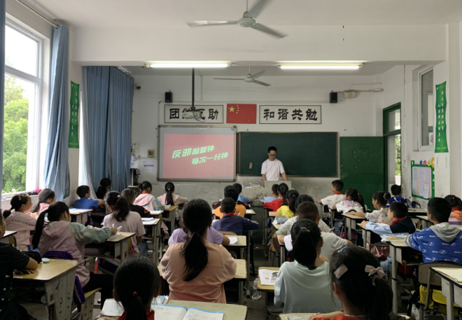 四川省宜宾市长宁县深入教育系统开展反邪教宣传活动