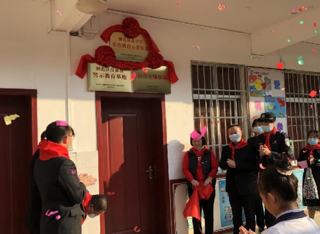 广西柳州：“模拟法庭”进校园 学生“开庭”反邪教